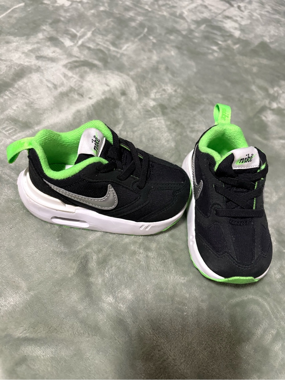 Nike Kids Black Sneakers with Neon Green Lining